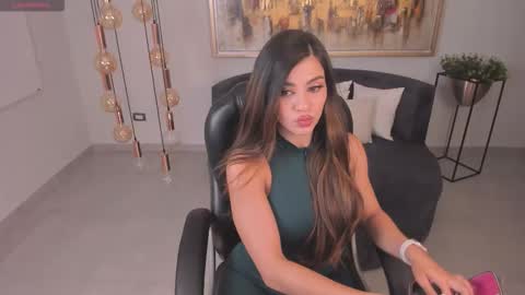 Roxanne Hill  online show from October 9, 10:43 am