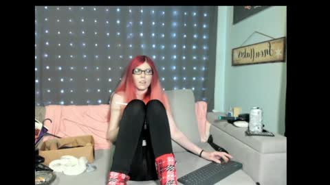 Snapshot of roxihazeleyes chatting on February 26, 12:41 am roxihazeleyes online show from February 26, 12:41 am