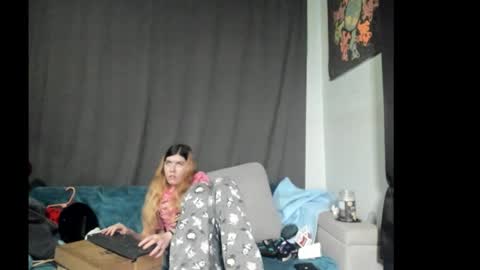 roxihazeleyes online show from December 22, 8:21 am