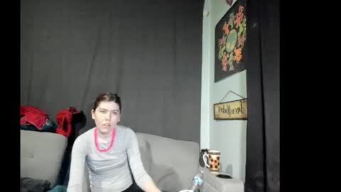 Snapshot of roxihazeleyes chatting on October 21, 5:38 pm roxihazeleyes online show from October 21, 5:38 pm