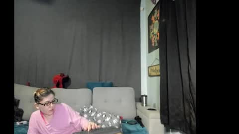 roxihazeleyes online show from November 15, 1:24 pm