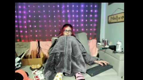 Snapshot of roxihazeleyes chatting on February 24, 7:22 am roxihazeleyes online show from February 24, 7:22 am