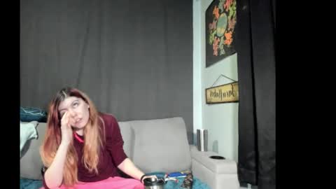 Snapshot of roxihazeleyes chatting on October 19, 2:05 am roxihazeleyes online show from October 19, 2:05 am