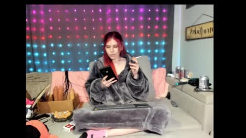 Snapshot of roxihazeleyes chatting on February 24, 10:26 am roxihazeleyes online show from February 24, 10:26 am
