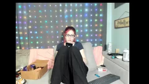 Snapshot of roxihazeleyes chatting on February 27, 4:13 am roxihazeleyes online show from February 27, 4:13 am