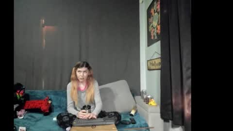 roxihazeleyes online show from November 26, 10:06 pm