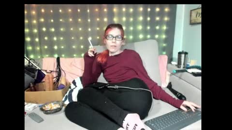 Snapshot of roxihazeleyes chatting on February 25, 6:58 am roxihazeleyes online show from February 25, 6:58 am