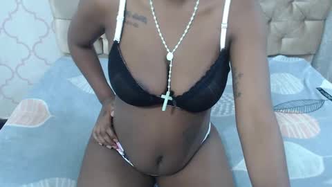 Snapshot of roxxy_velasquez chatting on October 5, 12:24 pm roxxy_velasquez online show from October 5, 12:24 pm