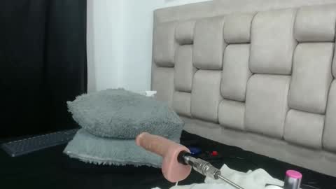 Snapshot of roxy_smith69 chatting on February 26, 1:14 am Roxy smith69 online show from February 26, 1:14 am