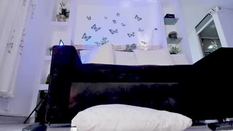 Roxy  online show from February 5, 9:40 pm