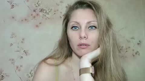 roxyfox18x01 online show from December 14, 8:31 am