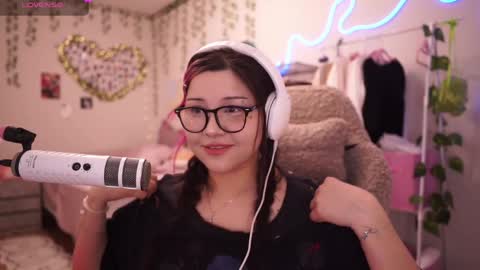 roxysuh online show from April 2, 7:15 am