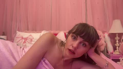 Rue Hallow online show from September 26, 3:25 am