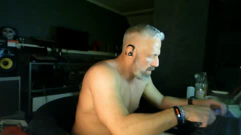 Chico que rico Caliente online show from April 16, 12:33 am