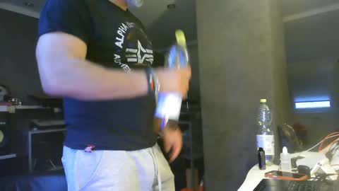 Chico que rico Caliente online show from May 2, 6:25 pm