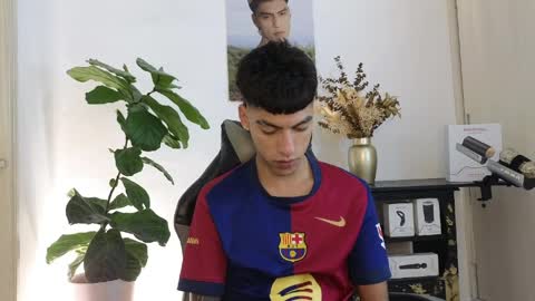  R U S S E L L  online show from April 9, 6:19 am