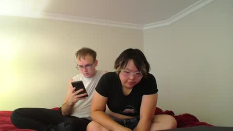 rweabt2kissrn online show from June 13, 12:10 am