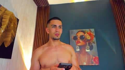 Ryan independent model online show from January 7, 11:21 pm