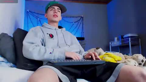 Ryannhill  online show from January 15, 8:34 am