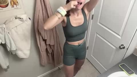 rylanxoxo online show from November 22, 4:00 am