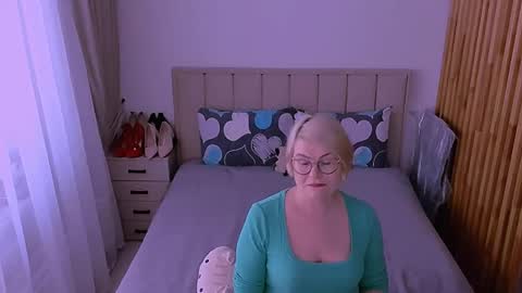 Sabrina MacMarren online show from May 14, 10:57 am