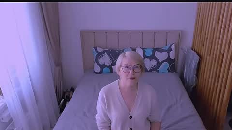 Sabrina MacMarren online show from April 10, 9:25 am