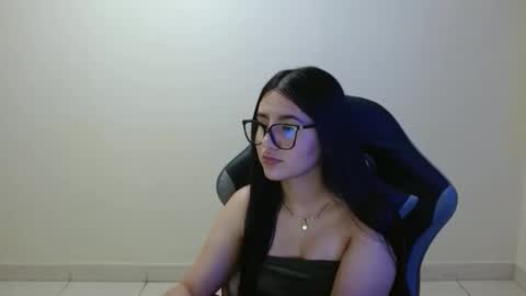 Sahaliefox  online show from May 4, 9:43 pm