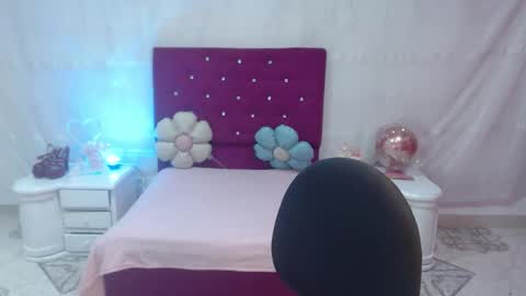 Snapshot of saharajonson chatting on October 24, 3:18 am saharajonson online show from October 24, 3:18 am
