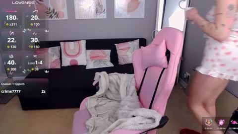 Adel online show from April 16, 9:39 pm