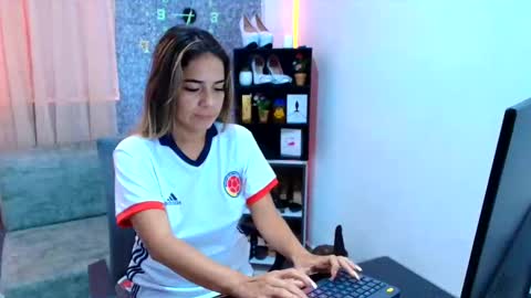 Snapshot of sally_ricci chatting on September 10, 11:44 am sally_ricci online show from September 10, 11:44 am