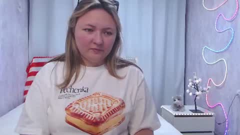 Sally online show from July 4, 6:00 pm