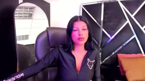 salmaportman_ online show from October 21, 4:17 am