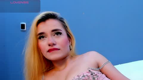Salome Larzon online show from May 30, 6:23 am