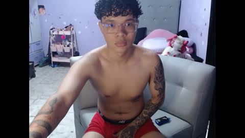 sam_latino22 online show from November 19, 7:01 pm