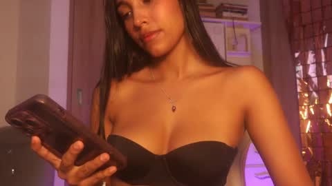 Snapshot of sam_robert17 chatting on September 29, 1:43 pm Samantha Roberts online show from September 29, 1:43 pm