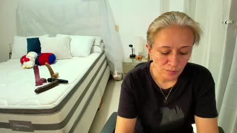 Samanta Stone online show from May 28, 9:35 pm