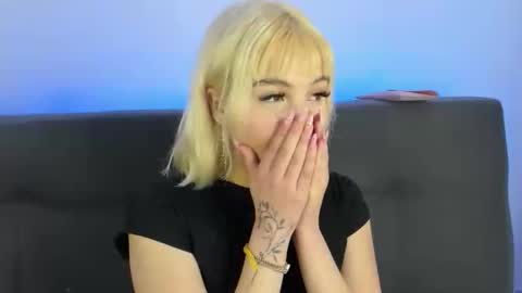 samantha_browwnn online show from October 15, 7:04 pm