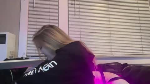 samanthafever online show from November 26, 9:17 am