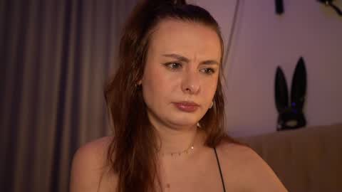 Snapshot of samanthavixen chatting on February 6, 8:13 pm Goddess Samantha Vixen online show from February 6, 8:13 pm