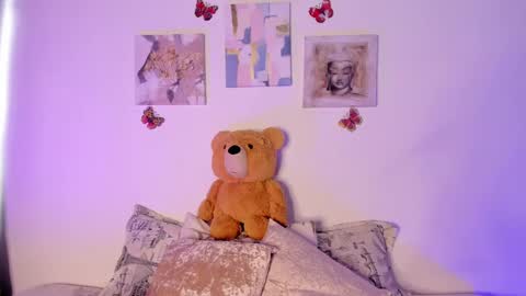 Samara is my name a pleasure delighted that you are here leave your thumb up it is important to me online show from February 2, 7:46 pm