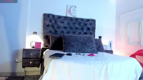 Samara Warren online show from July 14, 8:03 pm