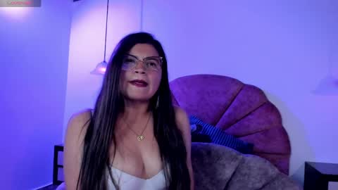 sammymilf_ online show from March 24, 8:48 pm