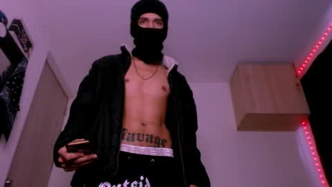 Snapshot of samuel_suarez chatting on February 15, 1:05 pm online show from February 15, 1:05 pm