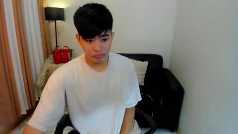 Snapshot of samuelangelo chatting on February 3, 3:53 am Sam online show from February 3, 3:53 am