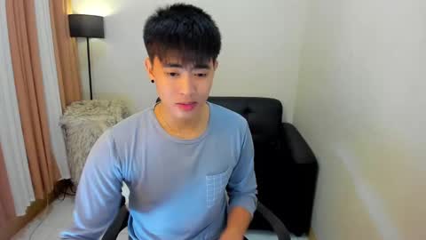 Snapshot of samuelangelo chatting on December 19, 6:45 pm Sam online show from December 19, 6:45 pm