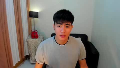 Snapshot of samuelangelo chatting on December 17, 5:29 am Sam online show from December 17, 5:29 am