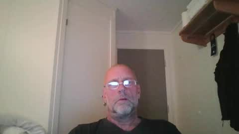 Snapshot of sandnesrune523 chatting on October 23, 5:25 pm sandnesrune523 online show from October 23, 5:25 pm