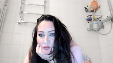 dont forghet to thumbs up if you like my show online show from December 2, 7:11 pm