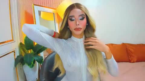 Sandra Hornball online show from February 8, 9:24 am