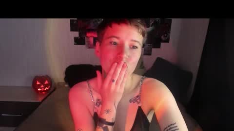 Snapshot of sandraa_a chatting on October 17, 6:56 pm sandraa_a online show from October 17, 6:56 pm